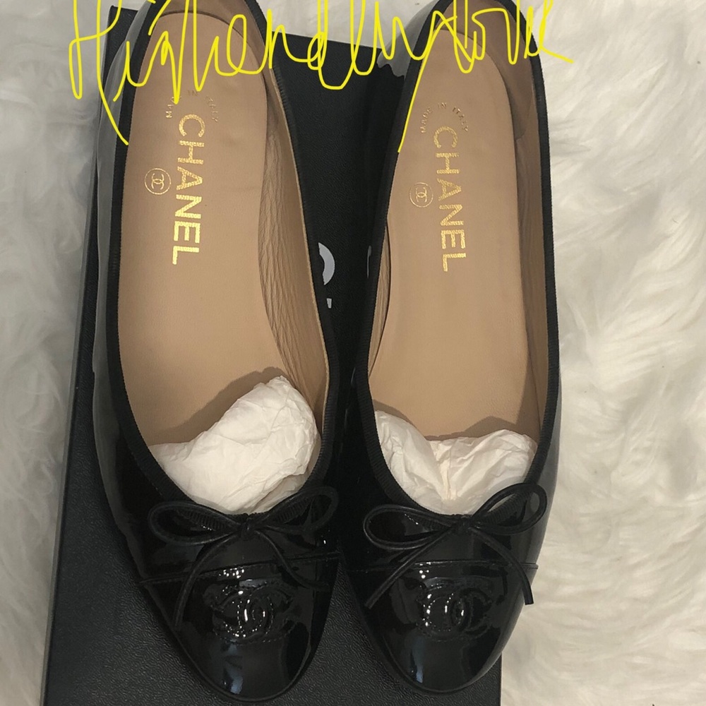 Authentic CHANEL black patent ballerina flats 38